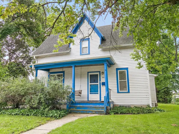 916 Pleasant St, Dekalb, IL 60115