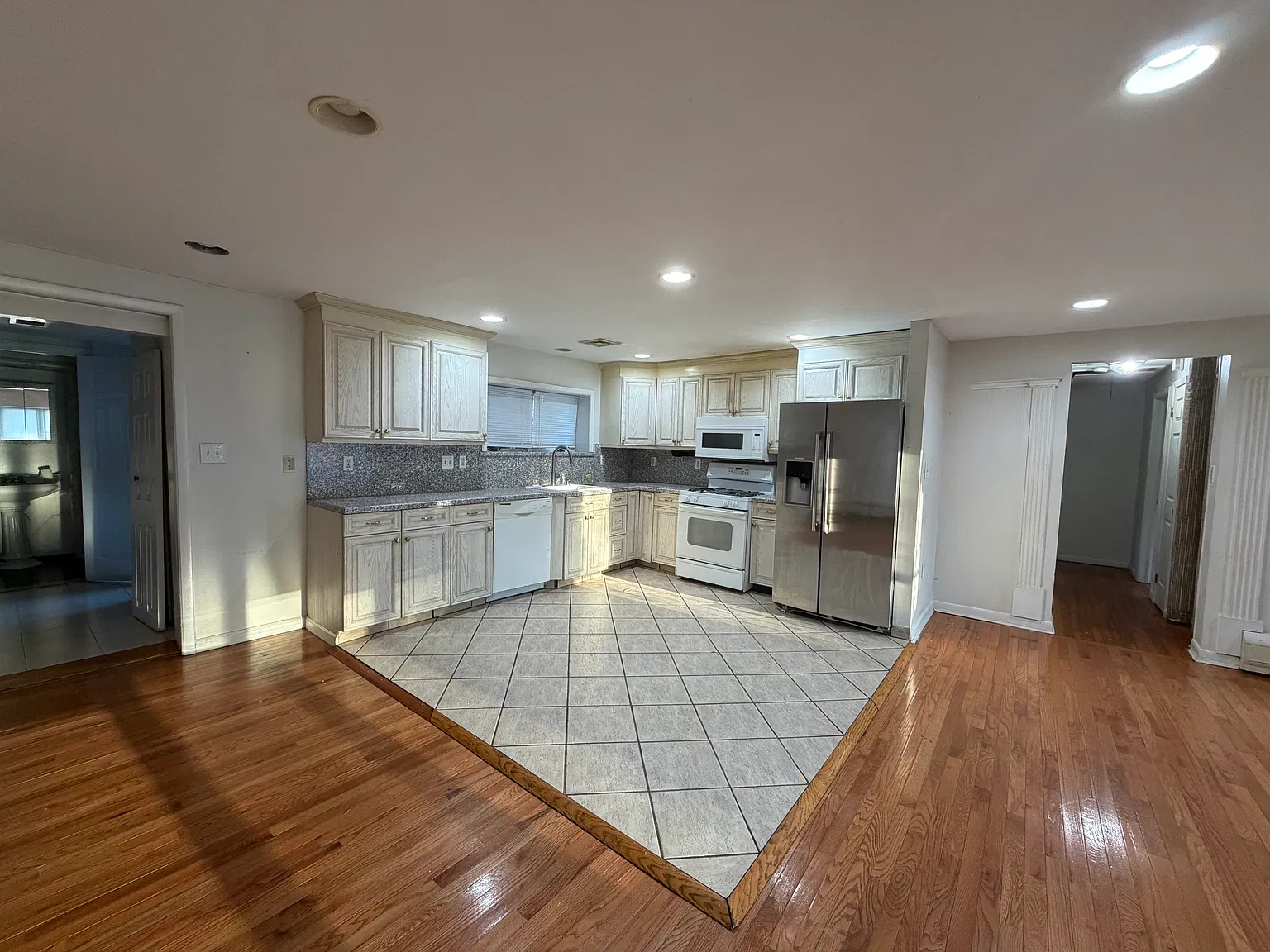 32 Maiden Ln — Photo 2