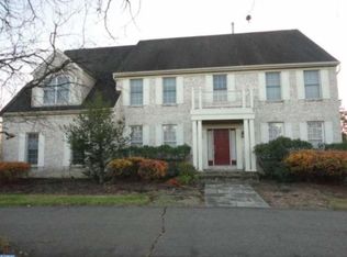 16 Robin Cir, West Windsor, NJ 08550