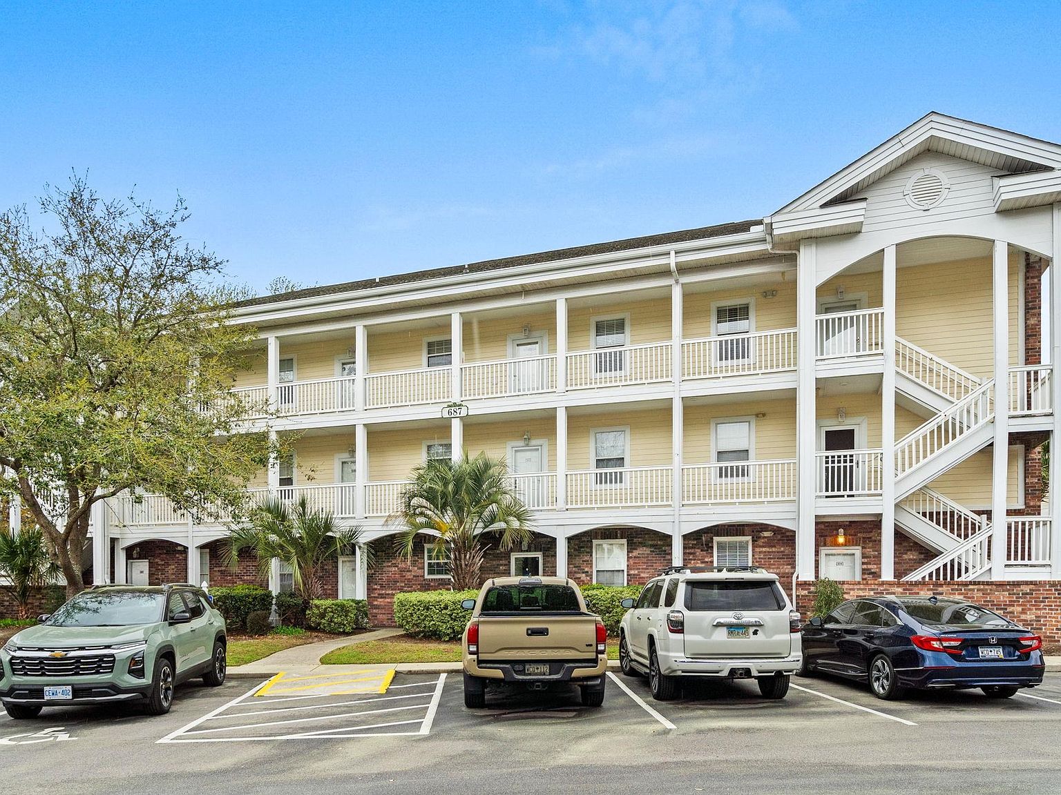 687 Riverwalk Dr. #104