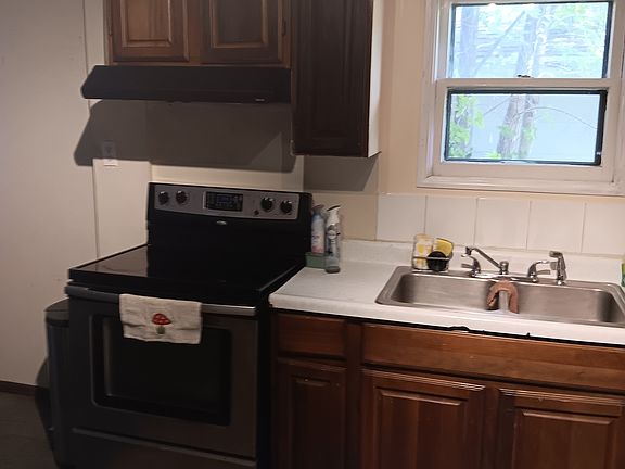2nd image of 200 N Madison Ave