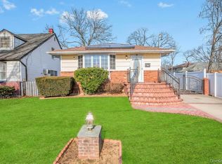 488 Pershing Blvd, Rockville Centre, NY 11570