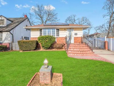 488 Pershing Blvd, Rockville Centre, NY, 11570