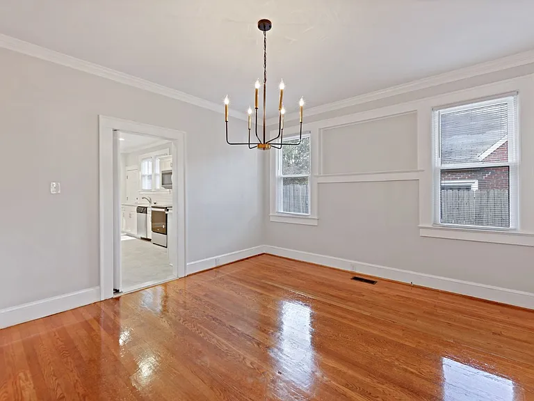 1015 S Hawthorne Rd — Photo 6