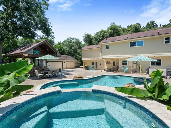 109 Riverbrook Dr, Conroe, TX 77385