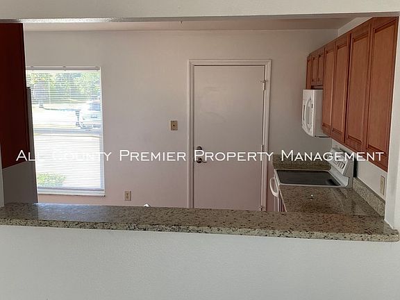 4th image of 703 Midiron Ln