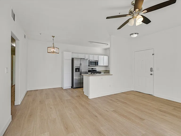 2291 W Horizon Ridge Pkwy #1206 — Photo 5