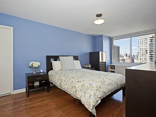 Sold by Sotheby's International Realty | media 3