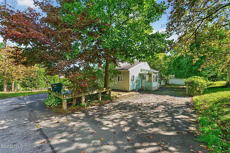 3rd image of 127 Dunsbach Ferry Road