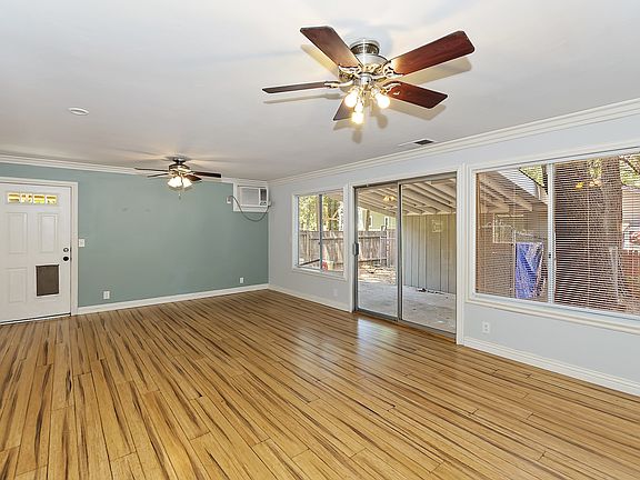 3rd image of 23685 Scenic Dr