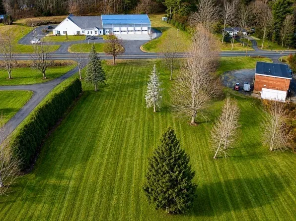 8 E State St, Granby, MA 01033