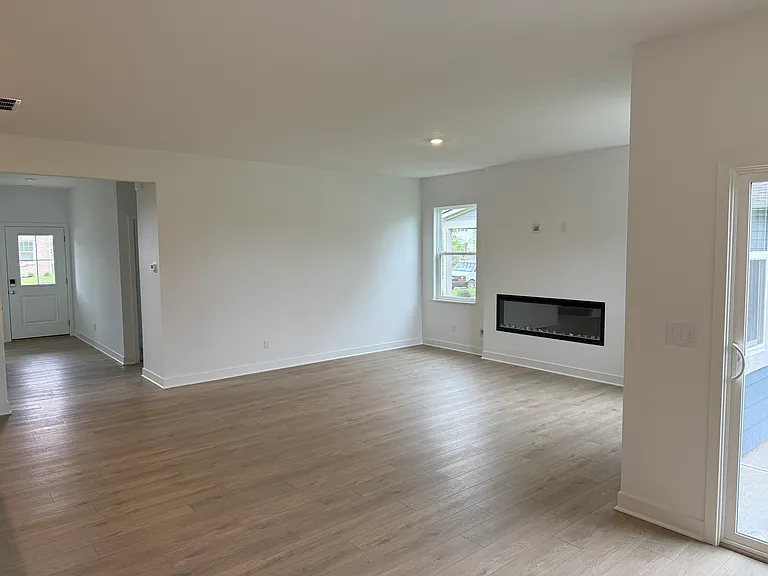 411 Eisenhower St — Photo 13