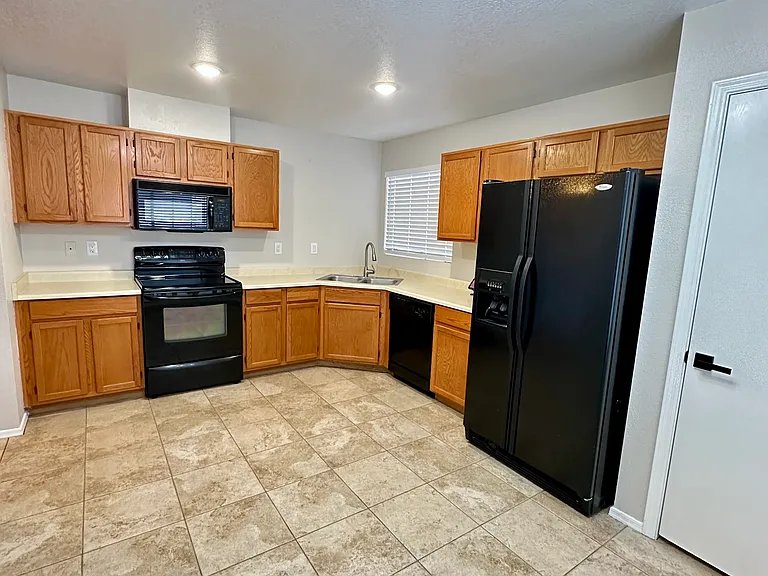 3250 W Golden Ln — Photo 9