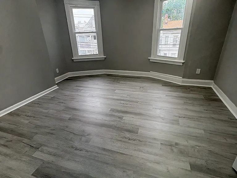 125-127 Redwood Ave #22 — Photo 9