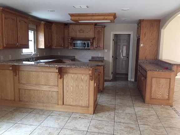 3rd image of 1808 Chandler Cir