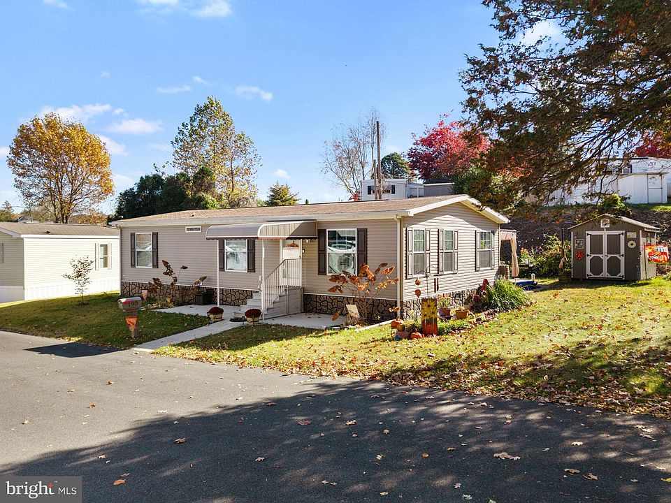 1st image of 190 Lake Dr