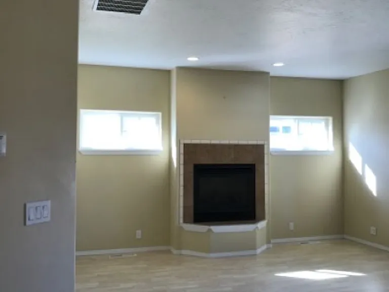 375 Aspenwood Dr — Photo 2