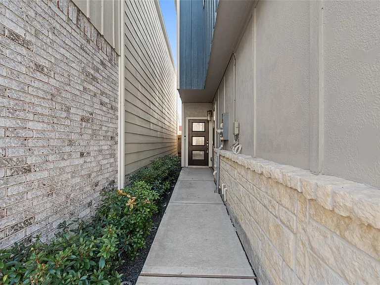 1906 La Magnolia Dr — Photo 3