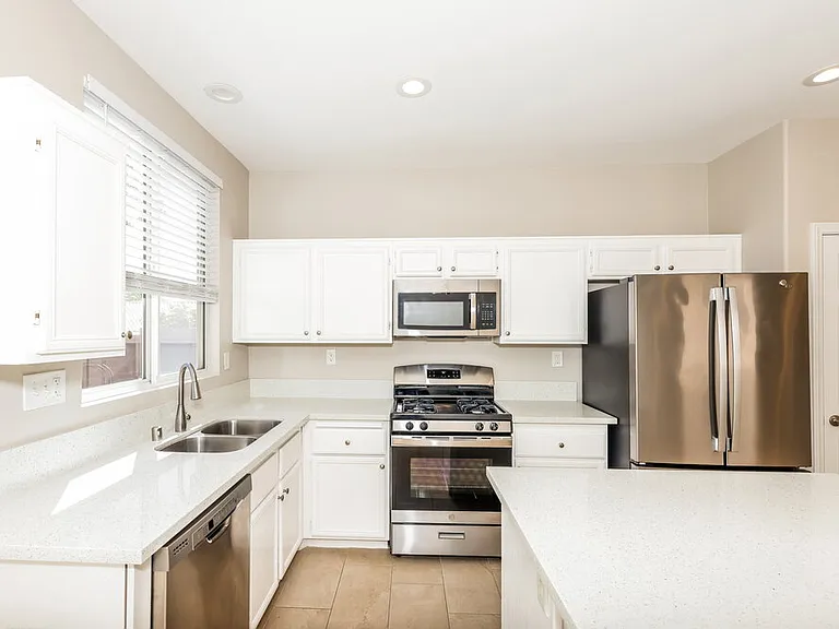486 Kirkstone Way — Photo 7