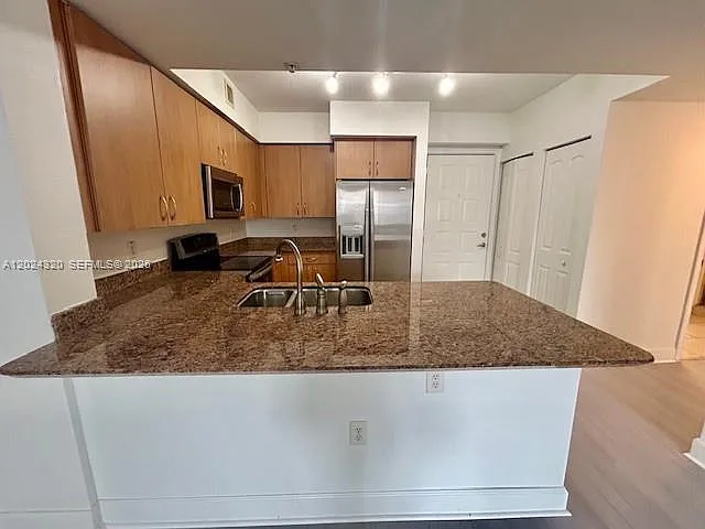 Radius Condo — Photo 4