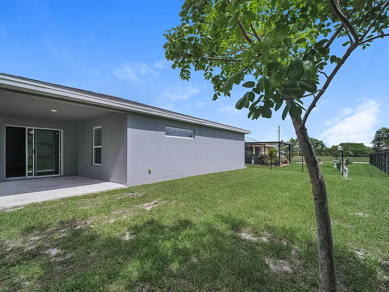 1831 NW 6th Ave — Photo 13