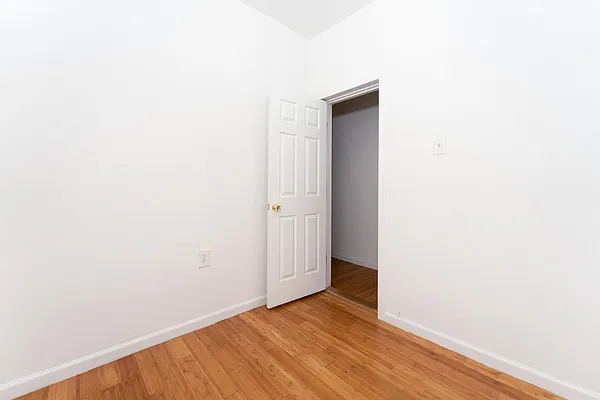 Rented by Julianna Realty Corp | media 10