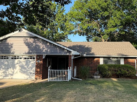 2nd image of 406 Beaumont Dr