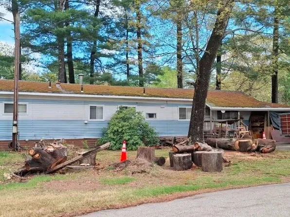 9 Humes St, Webster, MA 01570