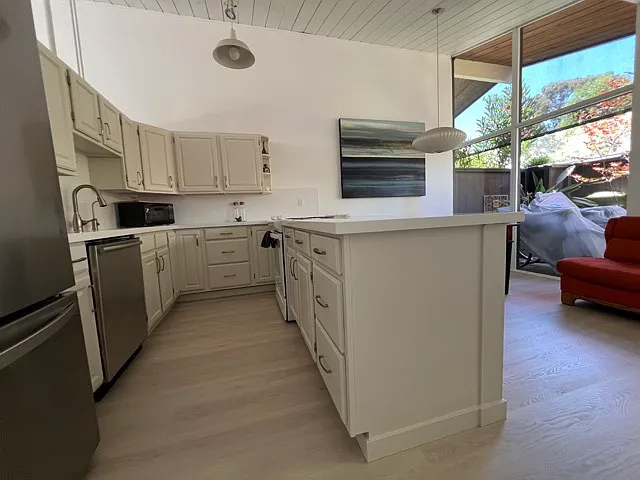135 Greenmeadow Way — Photo 6