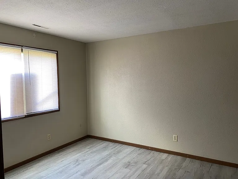 890 Grand Ave — Photo 6
