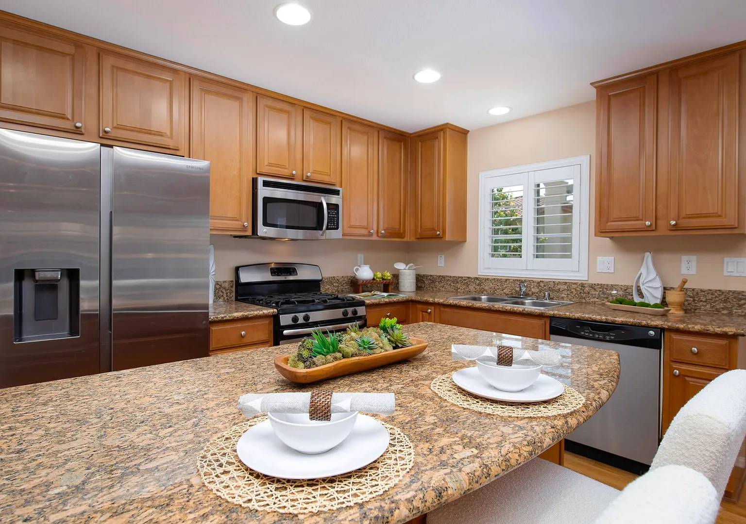 Homes Management - 2 Bed, 2 Bath Townhouse in Oak Drive Villas — Photo 4