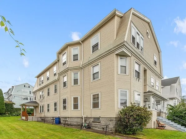 3 View St, Worcester, MA 01610
