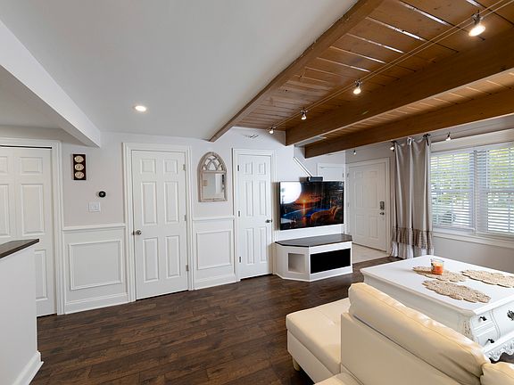 4th image of 2029 Westview Ln