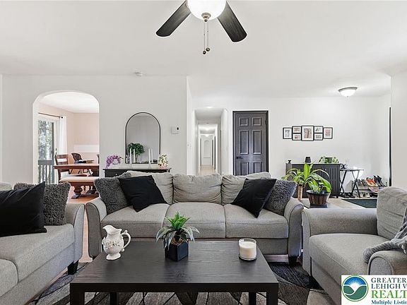 5th image of 104 Scotch Pine Ct
