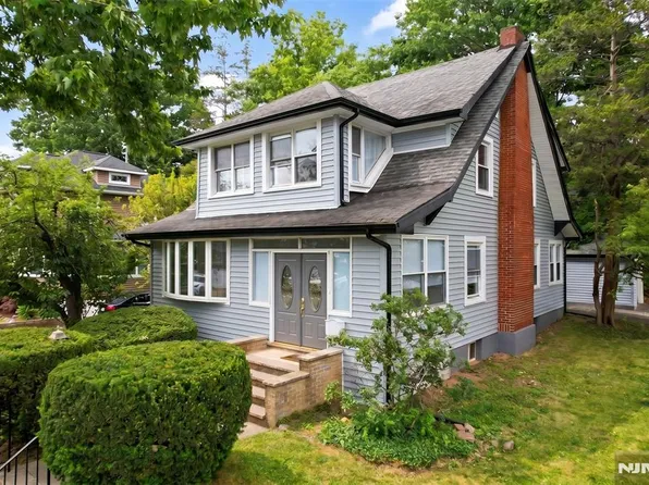 933 Maple Ave, Ridgefield, NJ 07657