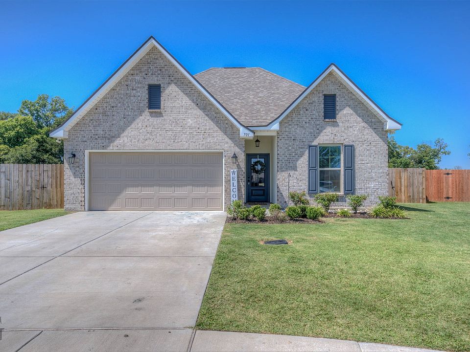 1st image of 701 Crozier Dr