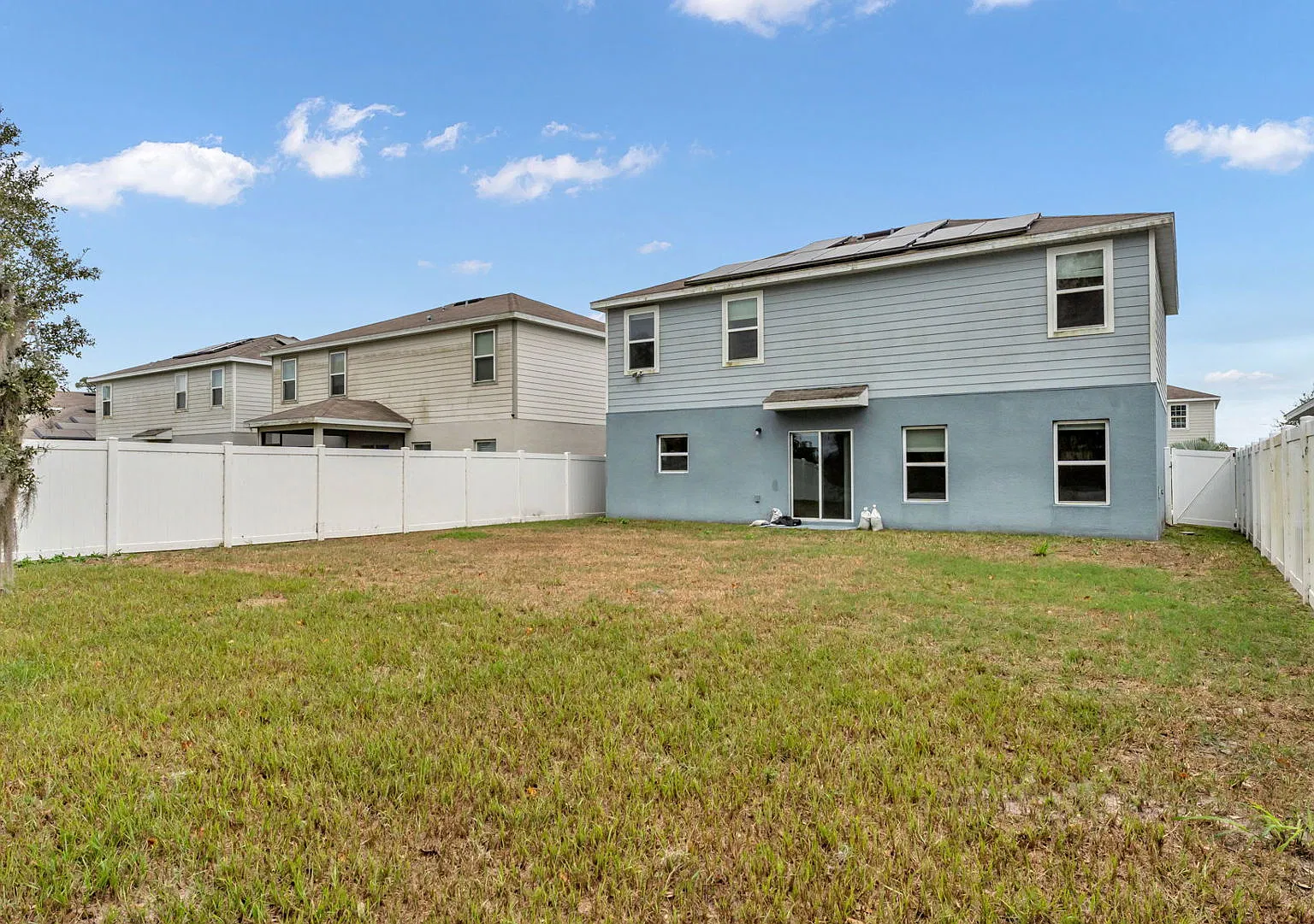 1450 Haines Dr — Photo 2