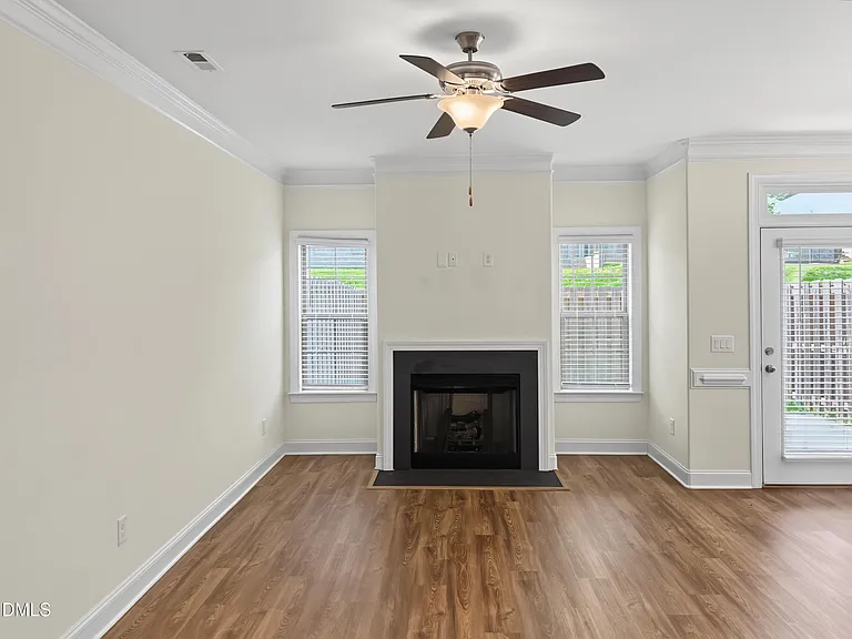 1018 Bonanza Ln — Photo 3