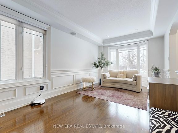 5th image of 57 Hawkridge Trl