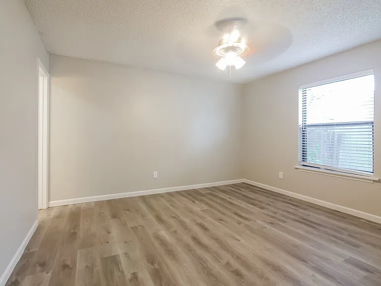 933 Lemontree Dr — Photo 12