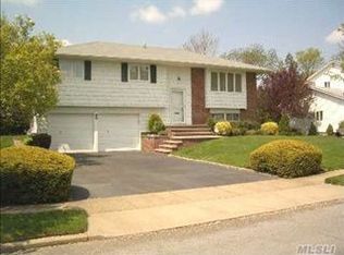 15 Niagara Dr, Jericho, NY 11753