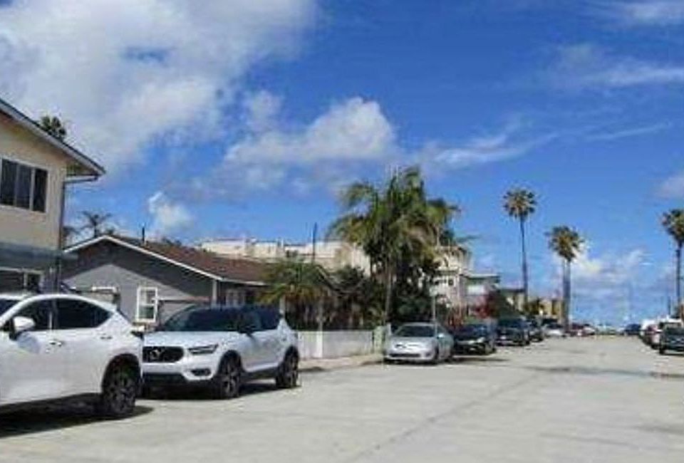 Exterior Neighborhood (street photo)