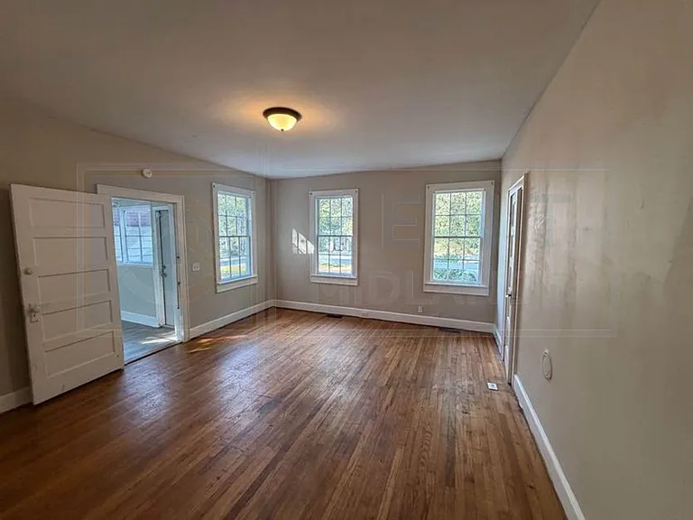 960 Zimalcrest Dr — Photo 6