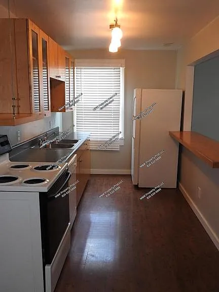 517 Holmes St — Photo 8