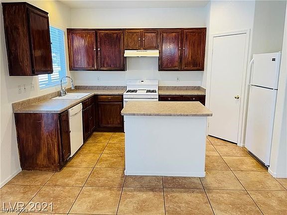 3rd image of 444 Lava Beds Way