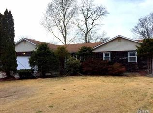 26 Clinton Ave, East Patchogue, NY 11772