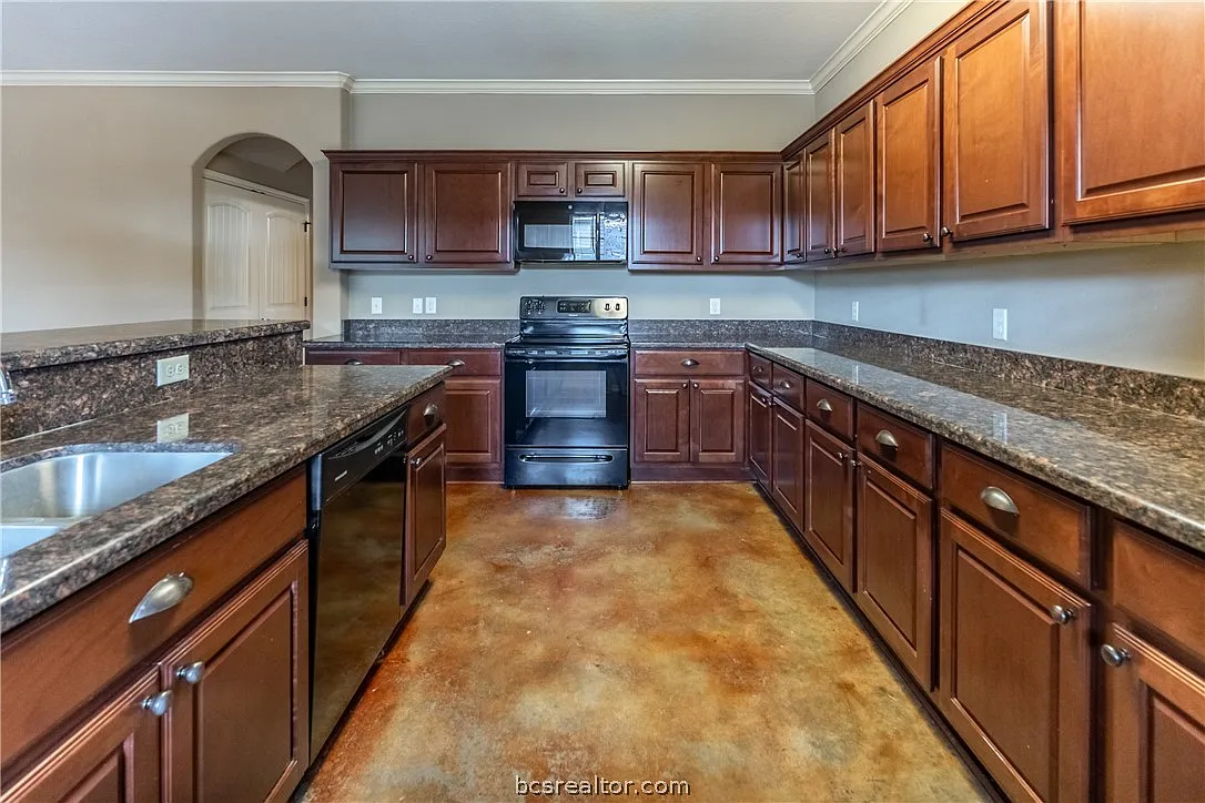 4 bed, 1778 sqft, $2,350 — Photo 3