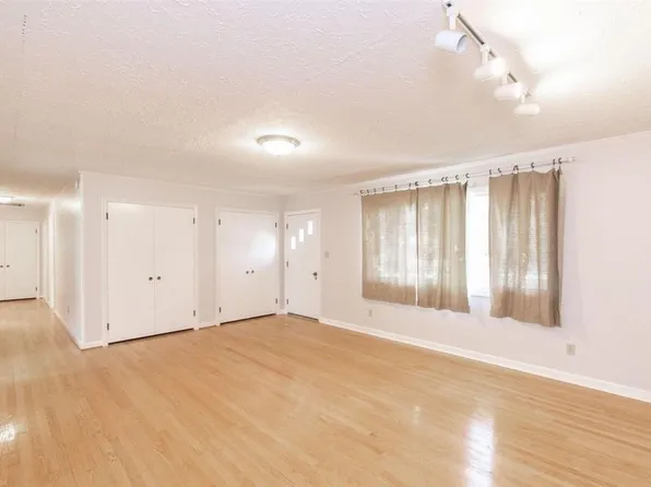 601 Broce Dr, Blacksburg, VA 24060