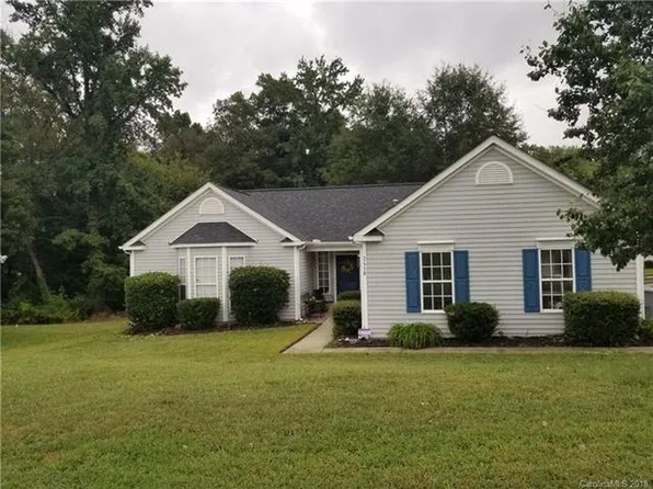2418 Celosia Dr, Charlotte, NC 28262