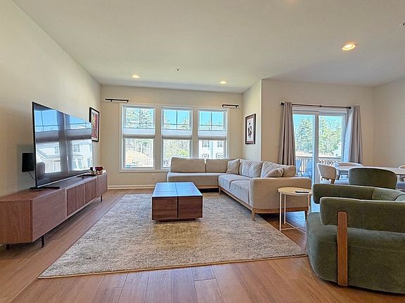 3rd image of 130 Heron Ln #130
